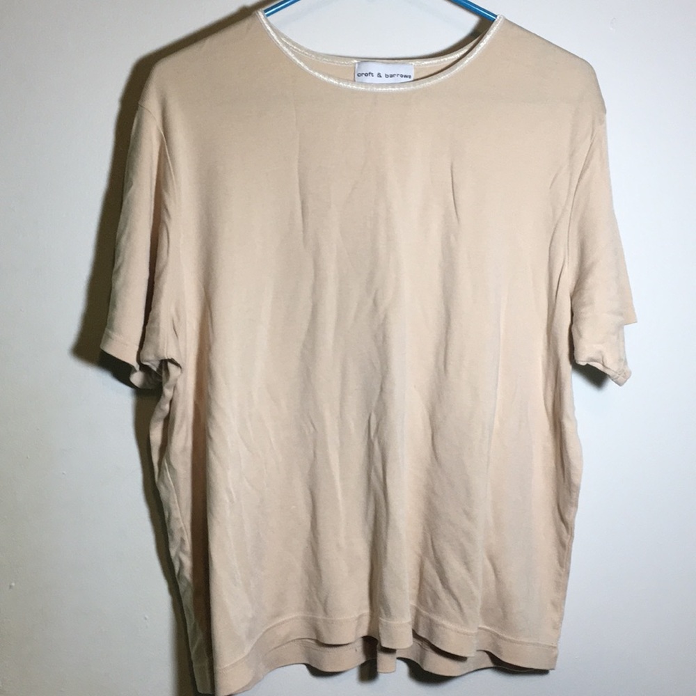 Tan tee-shirt